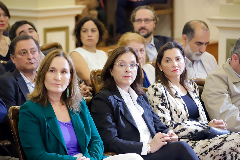 Valentina Durán, Marie Claude Plumer y Marcela Godoy, ministra del Segundo Tribunal Ambiental.
