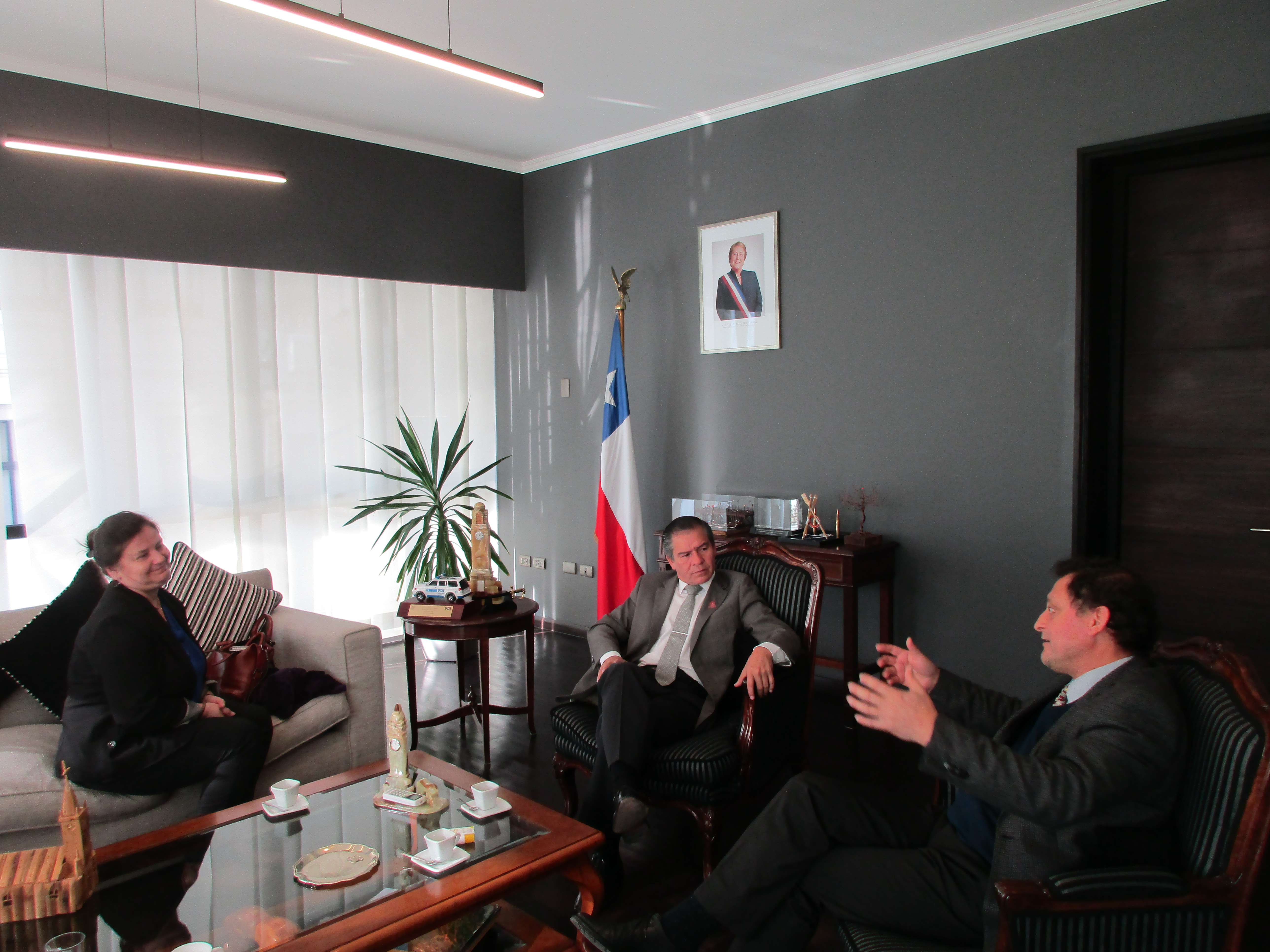 Director Ejecutivo del SEA, Jorge Troncoso, junto a a Directora de SEA Antofagasta, se reunió con Intendente Valentin Volta