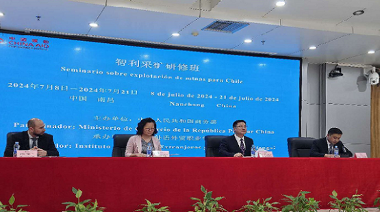 Profesional del SEA Coquimbo participa en seminario internacional de explotación de minas en China