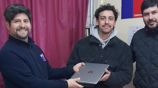 SEA Ñuble dona computadores que finalizaron ciclo útil en la institución a liceo de Chillán