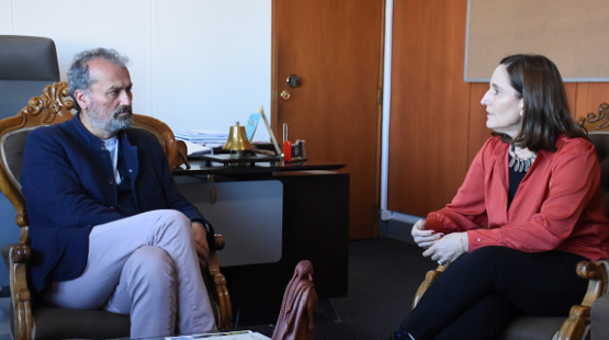 Directora del SEA y gobernador Patricio Vallespín.