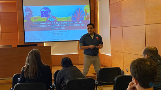 SEA Los Ríos capacita a titulares y consultores en relevancia y protección de humedales