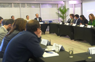 Directora Durán expuso sobre reforma al Reglamento del SEIA a socios de Amcham Chile