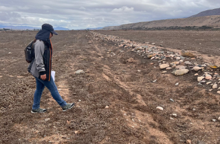 Visita técnica y diálogo comunitario en evaluación de proyecto solar en Vallenar