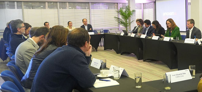 Directora Durán expuso sobre reforma al Reglamento del SEIA a socios de Amcham Chile