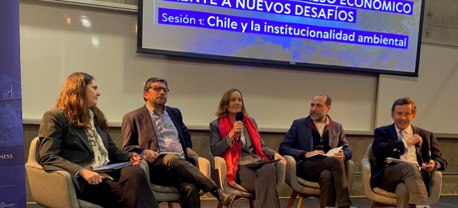 Directora Durán participó en seminario ambiental organizado por la FEN de la Universidad de Chile