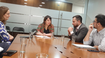 Directora del SEA se reunió con autoridades de la Región Metropolitana